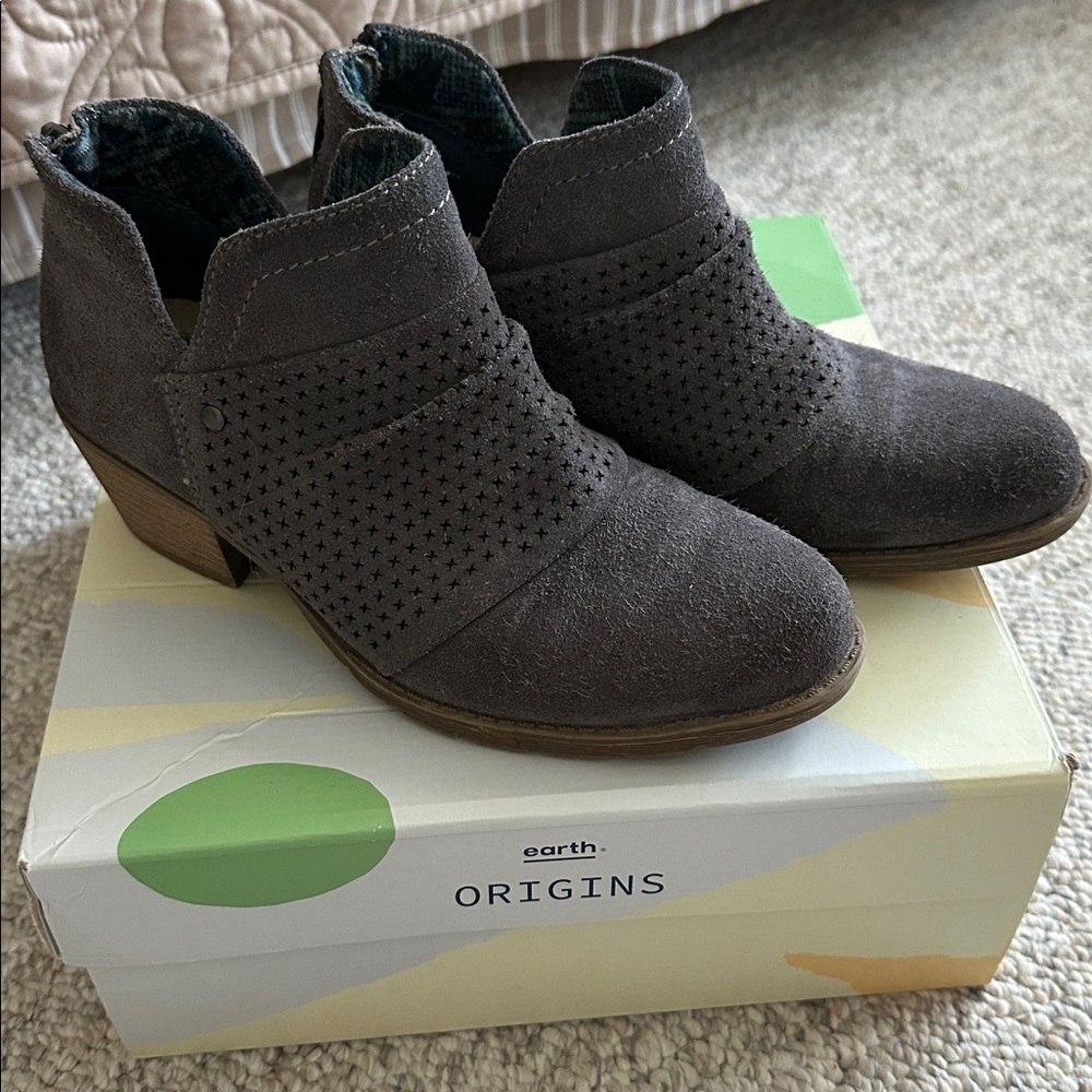 Earth Origins Amanda Suede Bootie -Color: Gray - Size 6.5